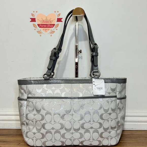 🤍Coach Signature Canvas Metallic-C’s Purse🤍 - Picture 2 of 16